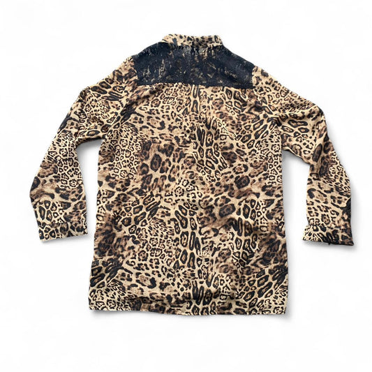 Cute 00s Leopard print blouse with lace on shoulders and gold buttons