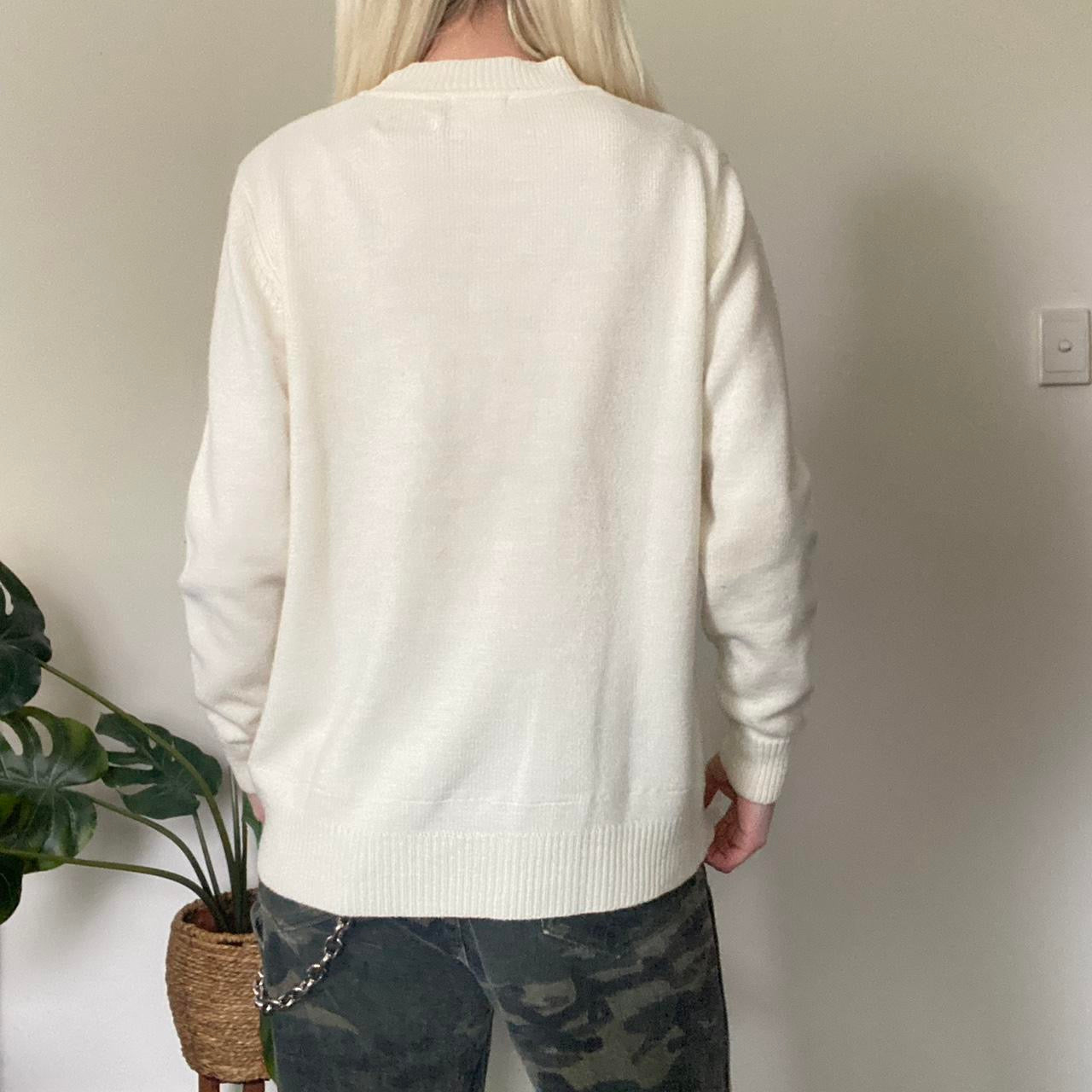 Beautiful Cream vintage 90s embroidered floral sweater knit