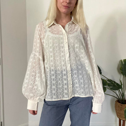 Vintage Cream lace collared blouse with button up front and balloon sleeves