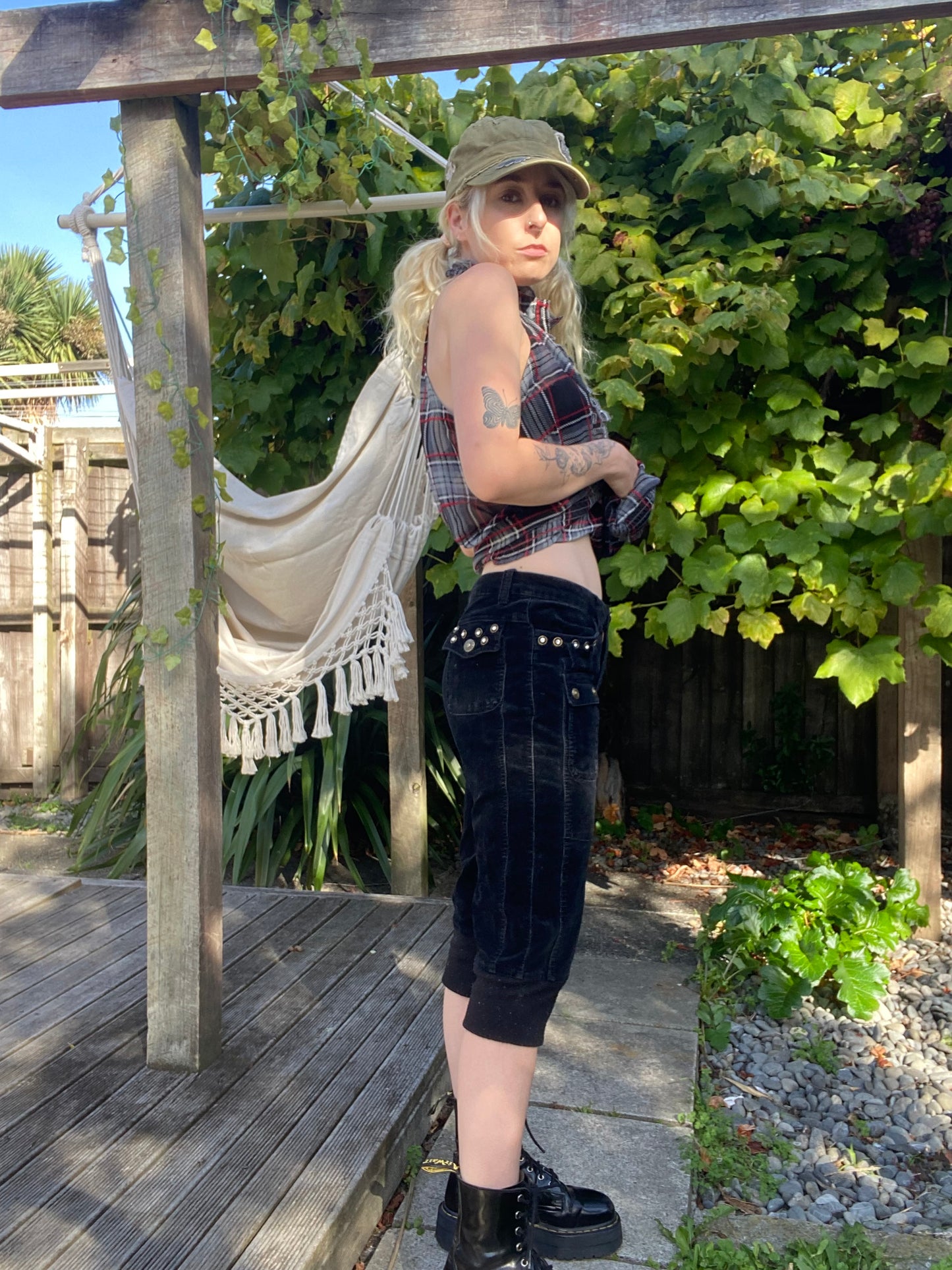 90s Black corduroy capri pants