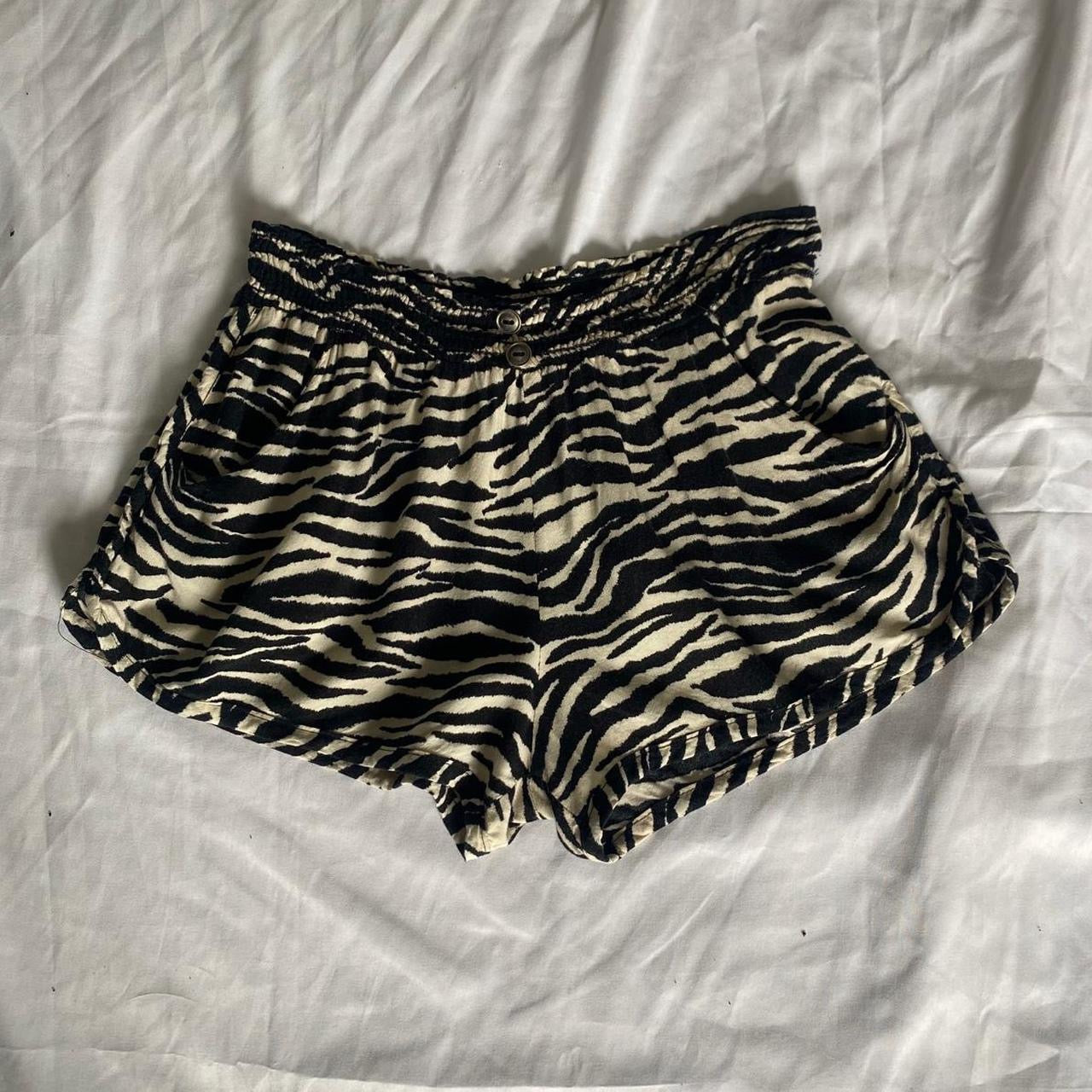 Black/cream Zebra print flowy mini shorts