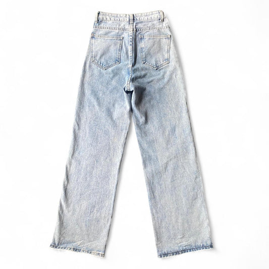 High-waisted wide-leg blue jeans