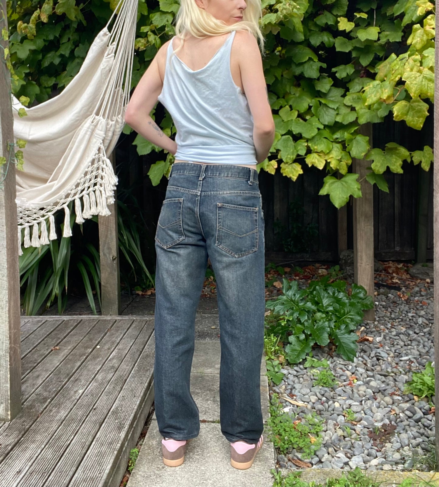 00s straight leg, low rise denim jeans