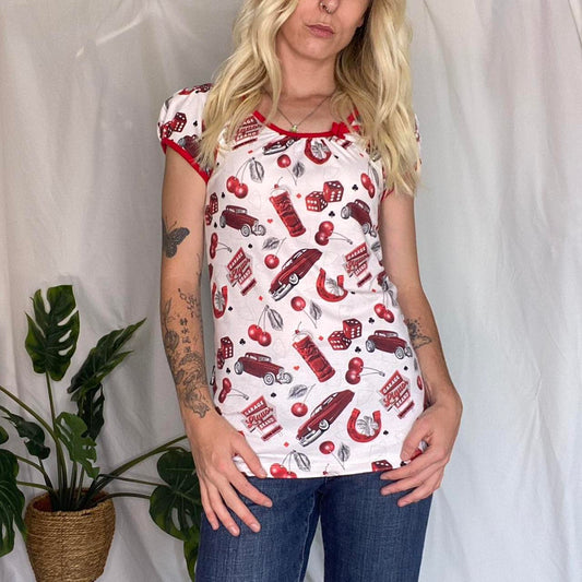 Super cute red/white printed Y2K style tee