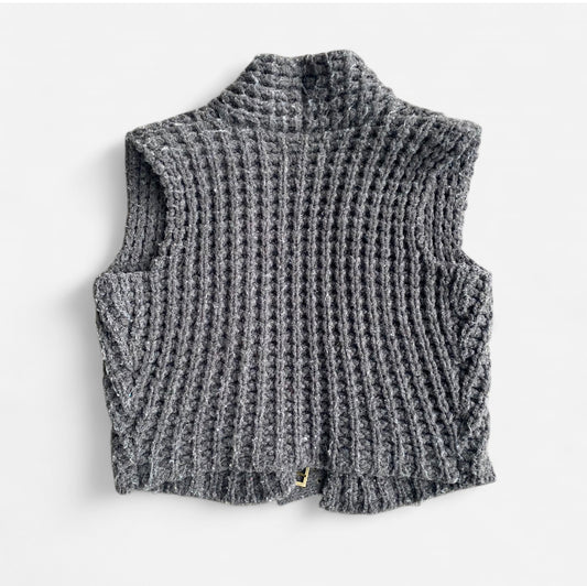 Y2K Grey knit vest with a belt detail