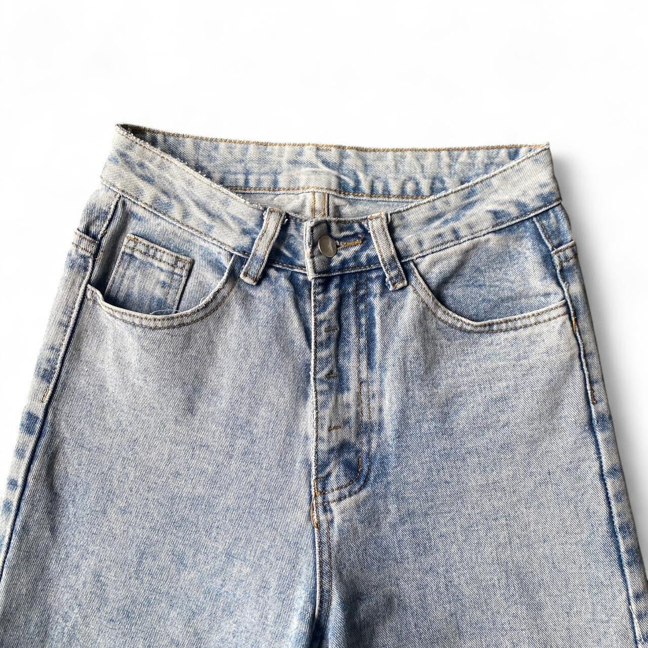 High-waisted wide-leg blue jeans