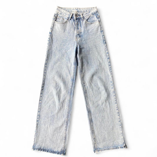High-waisted wide-leg blue jeans