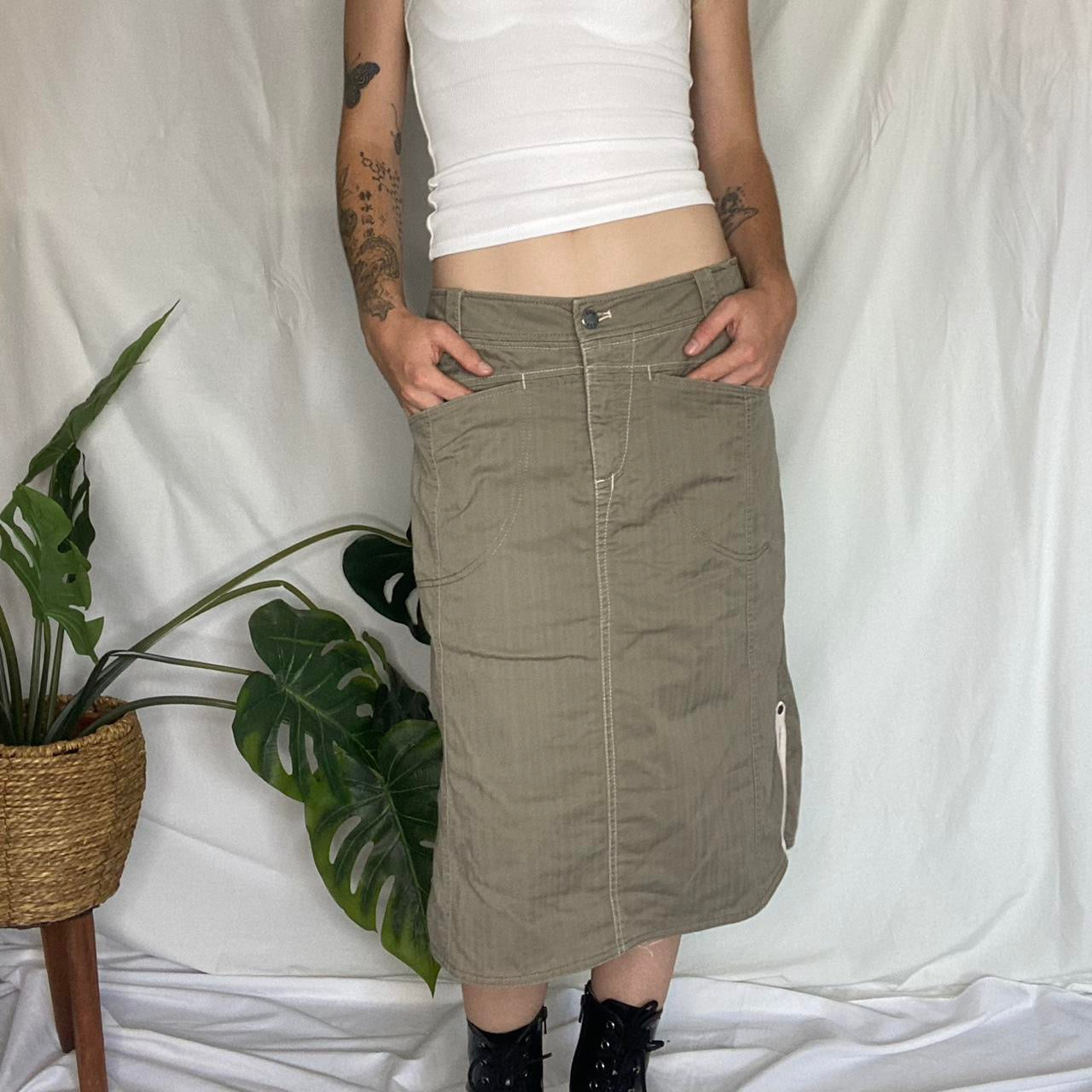 The coolest Verge grey cargo skirt