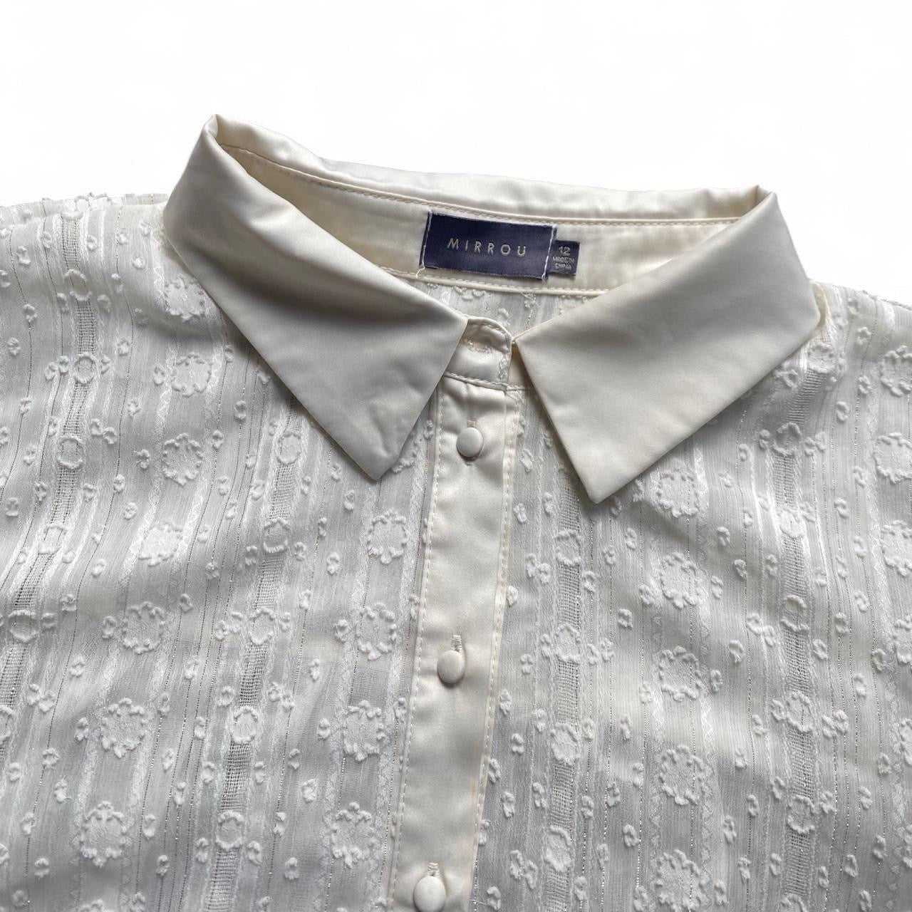 Vintage Cream lace collared blouse with button up front and balloon sleeves