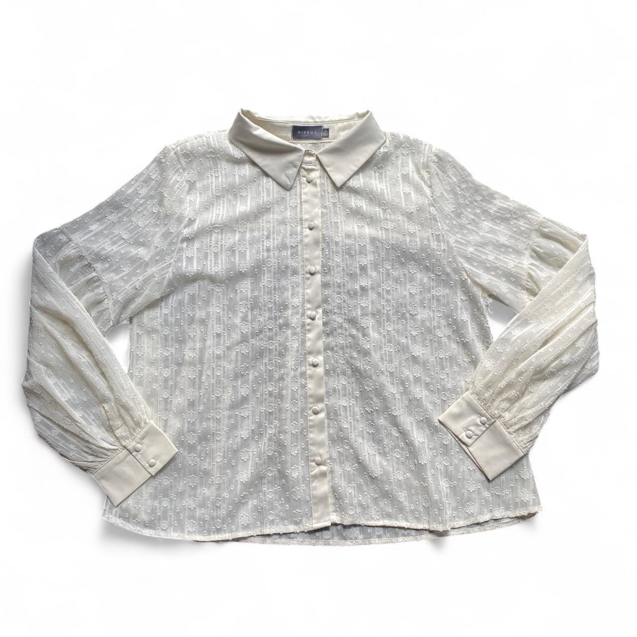 Vintage Cream lace collared blouse with button up front and balloon sleeves