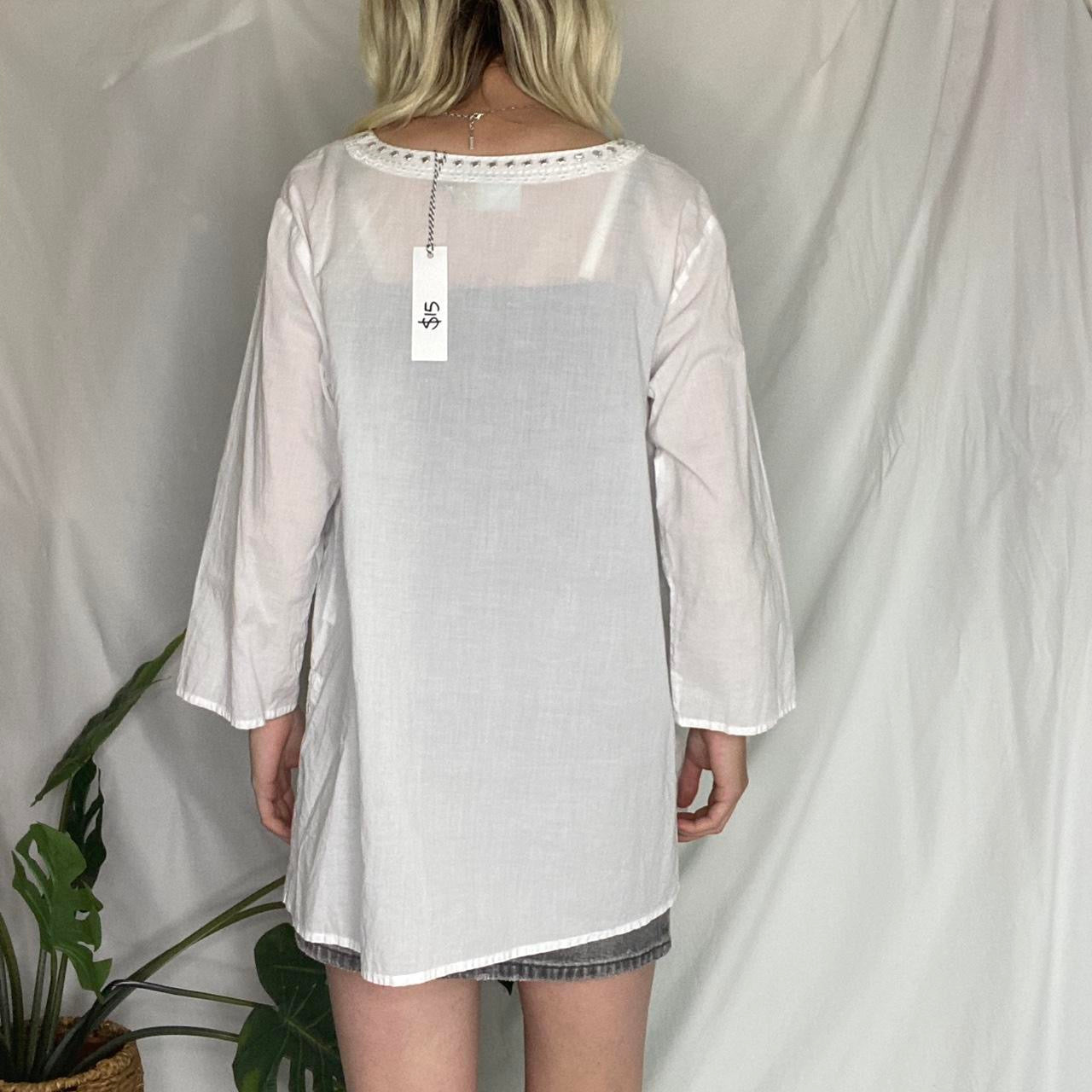 White beachy boho V neck long sleeve top