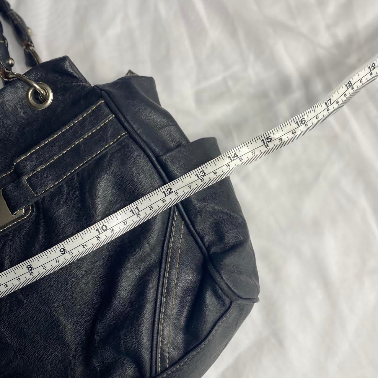 Beautiful 00s style Chucky leather style bag