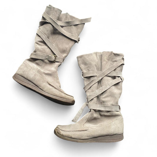 Y2K suede boots with buckles and laces