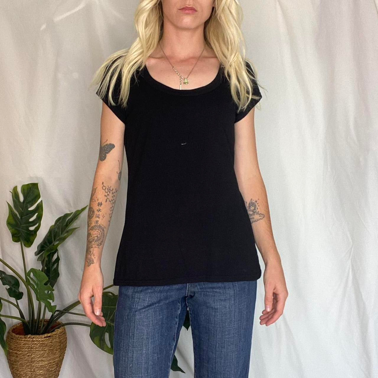 Black cotton short sleeve tee