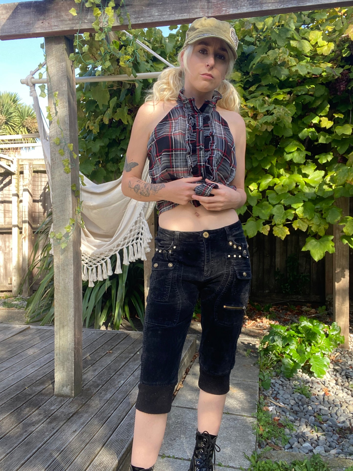90s Black corduroy capri pants