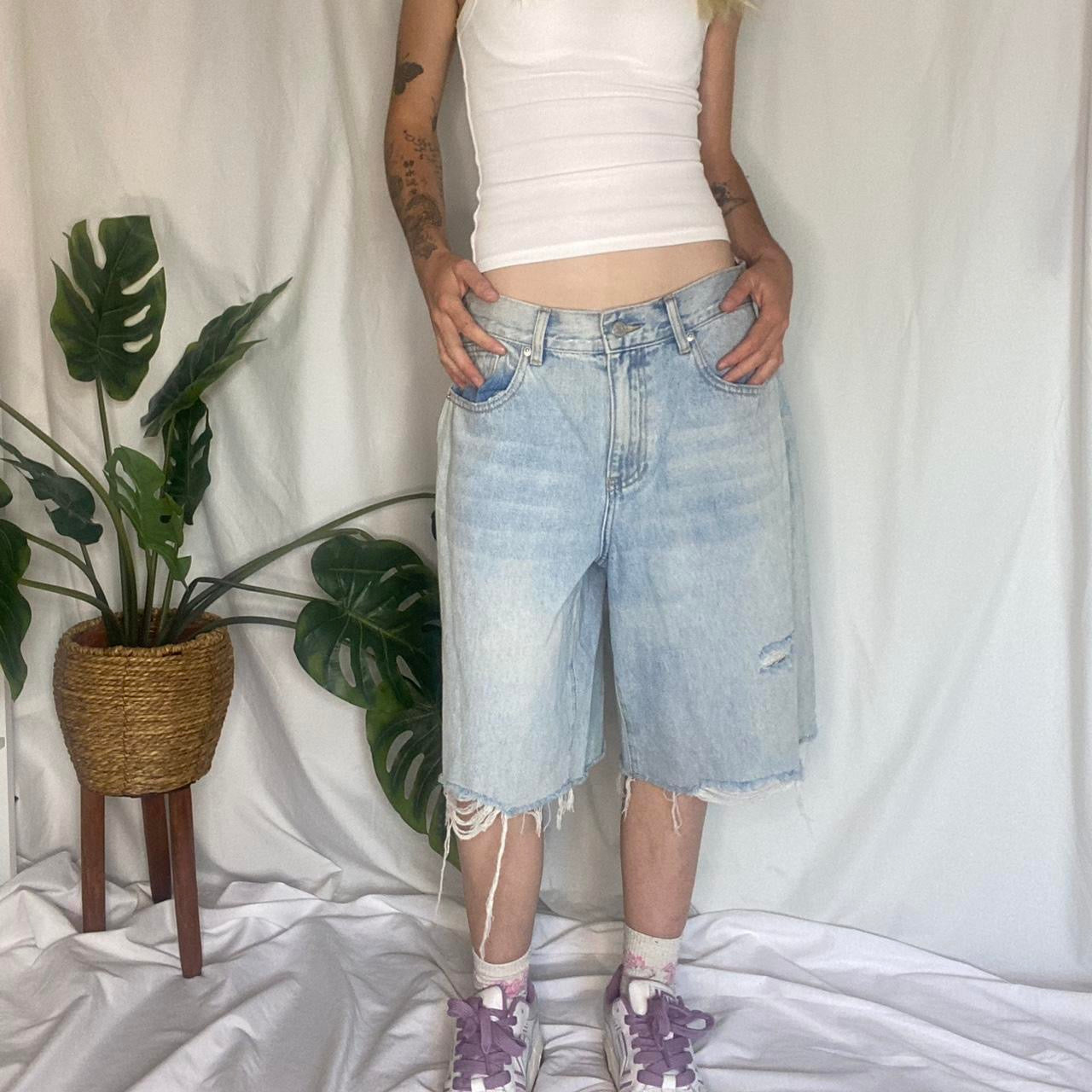 Light wash denim distressed Jorts