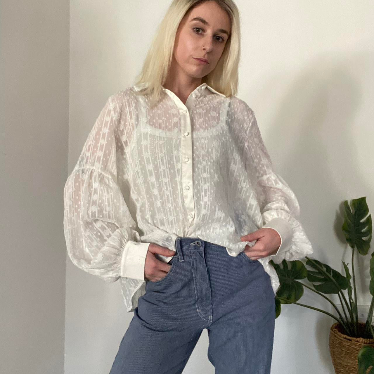 Vintage Cream lace collared blouse with button up front and balloon sleeves