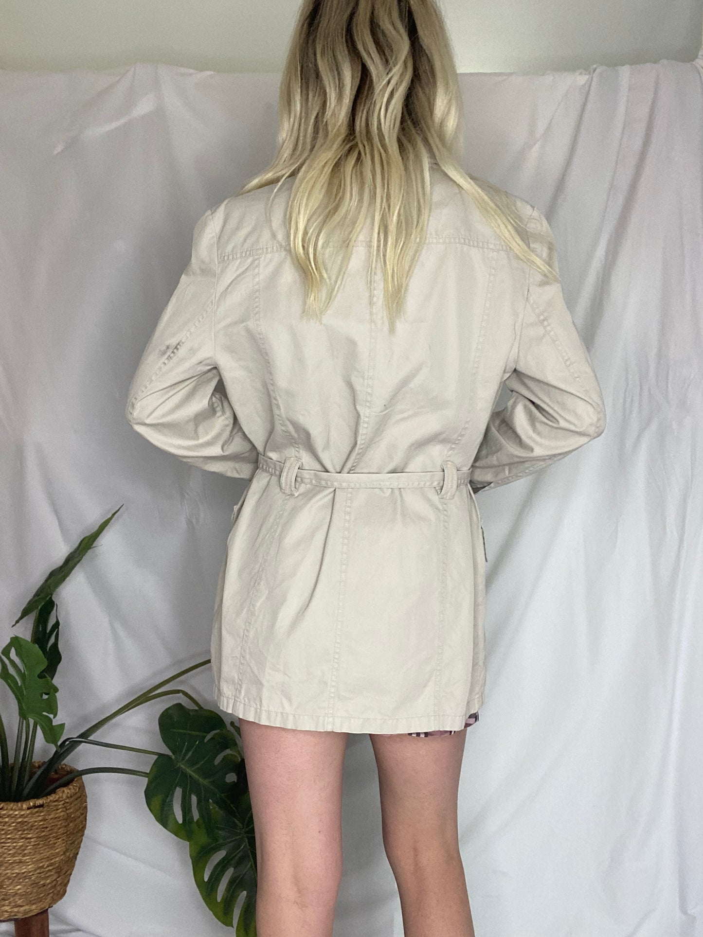Vintage 90s cream coat with belt detail