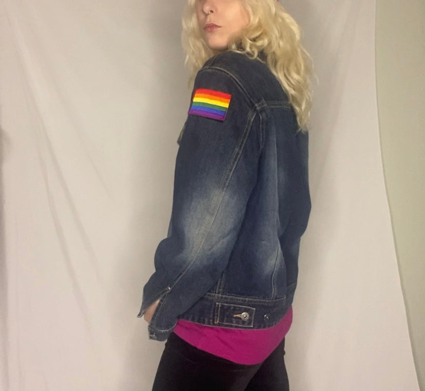 Y2K rip curl denim jacket with cute patches!!