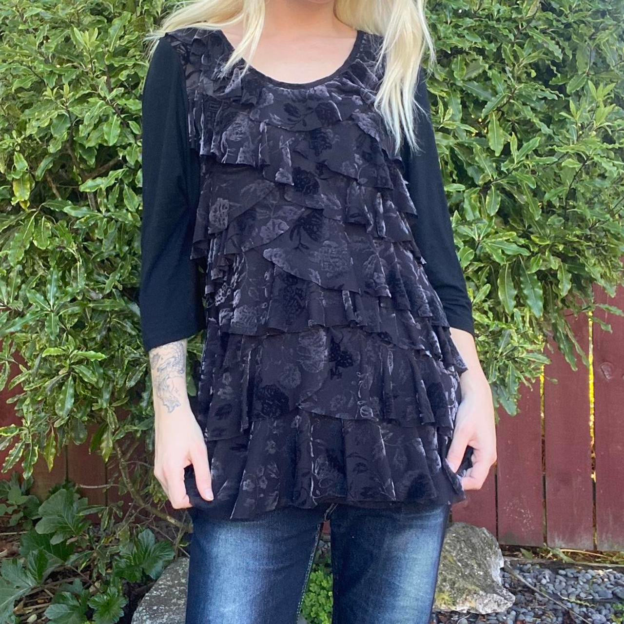 00s 3/4 sleeve black velvet ruffle top