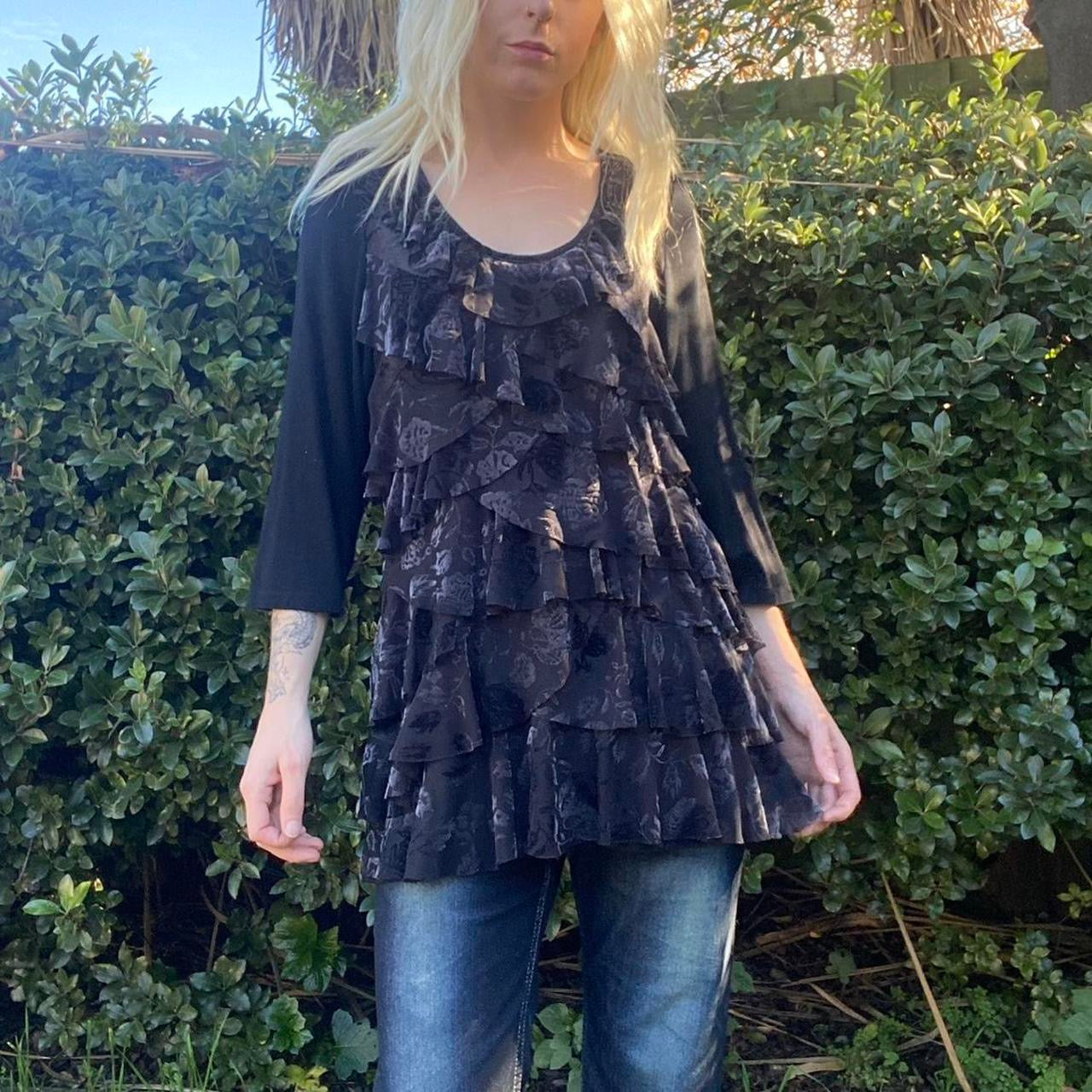 00s 3/4 sleeve black velvet ruffle top