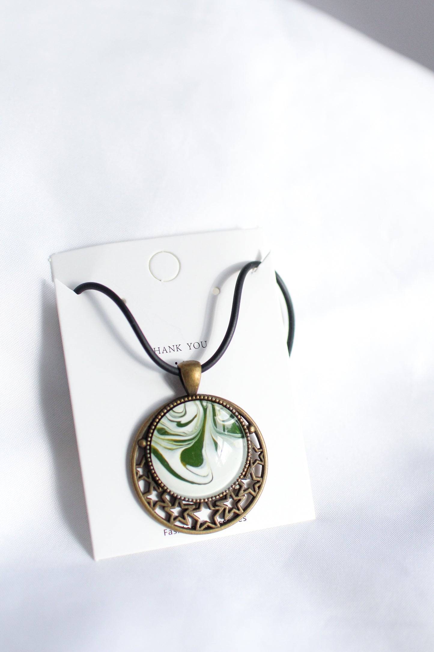 Green & White Circle Pendant Necklace